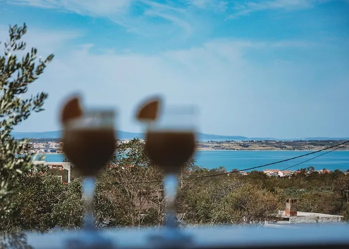 White Diamond Apartment