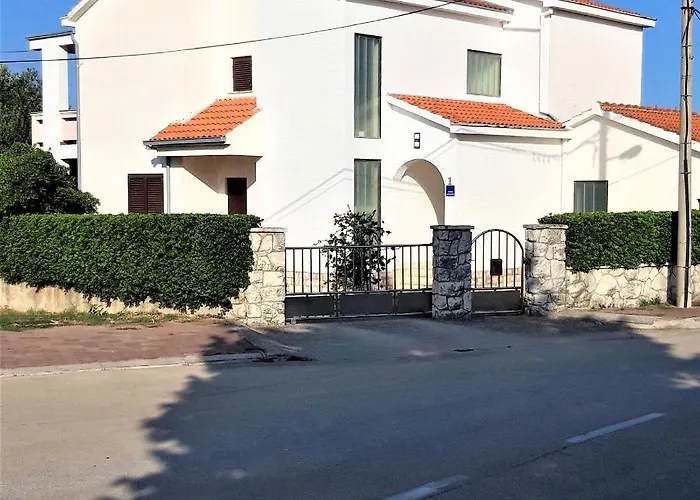 White Diamond Apartment